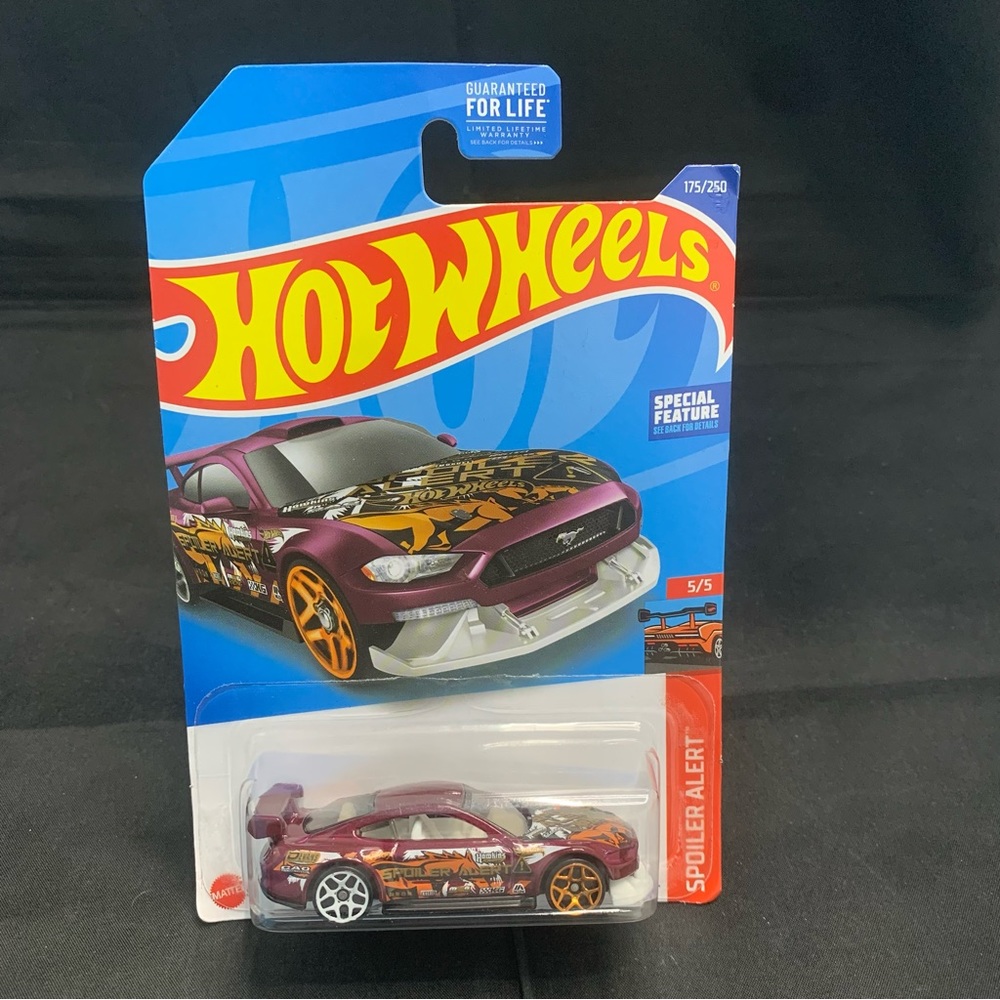 Hot Wheels Custom 18’ Ford Mustang GT